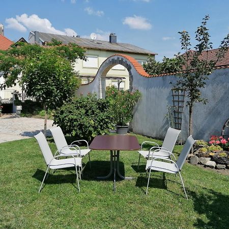 Gaestehaus Anita Breitenbrunn  Bagian luar foto