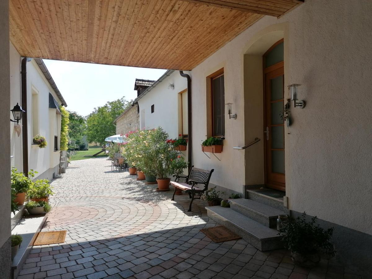 Gaestehaus Anita Breitenbrunn  Bagian luar foto