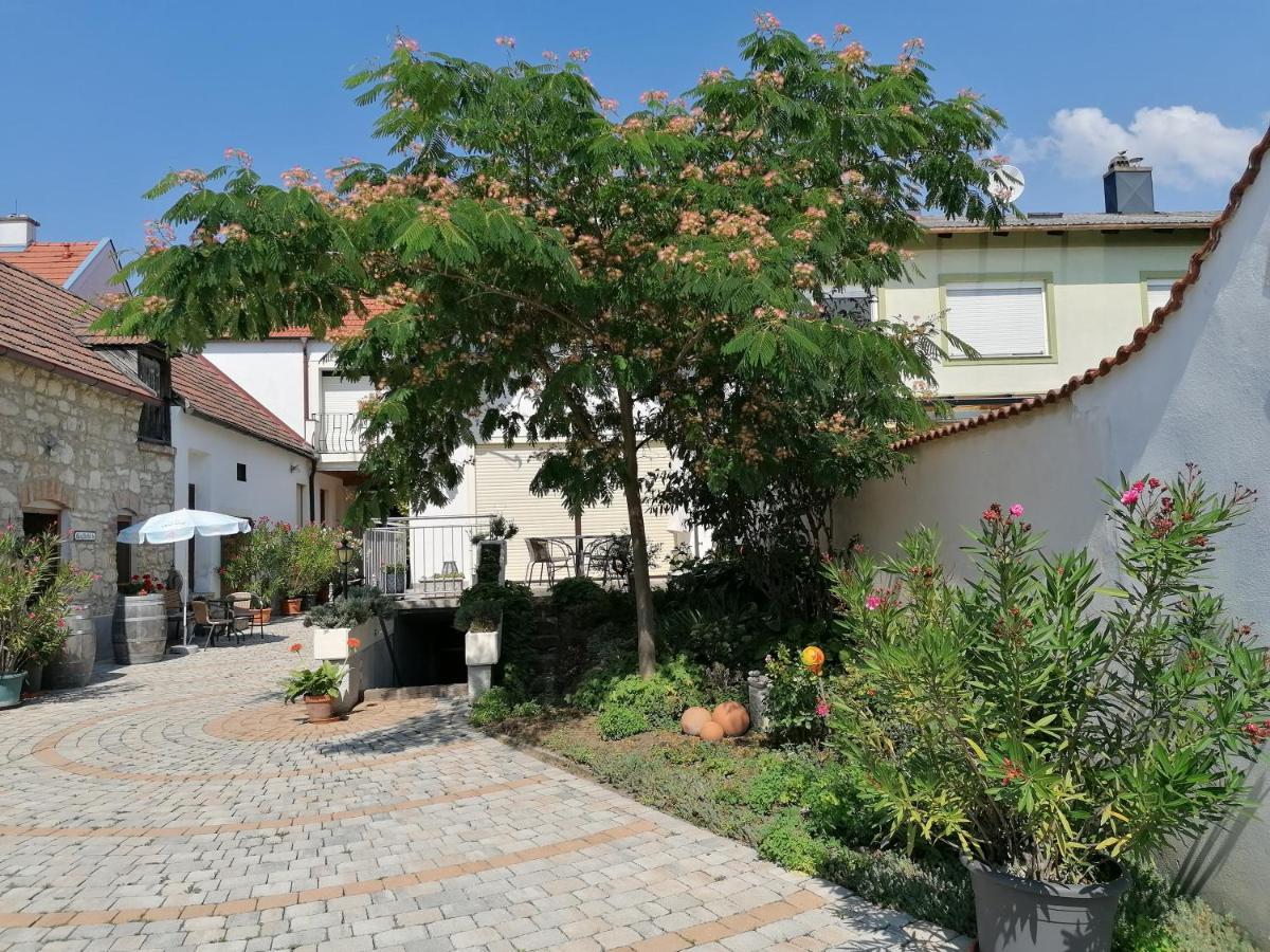 Gaestehaus Anita Breitenbrunn  Bagian luar foto